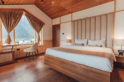 Cottage Woodland Retreat Hotels near Tushita Homestay