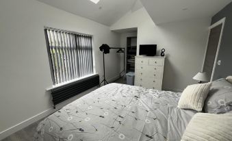 Whole House -Sleeps4-Parking-Garden-Bikinghiking