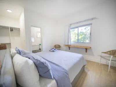 Caribbean Breeze - 2BR Apartment Close to Beach!