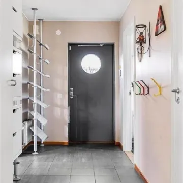 5-Bed-Rooms House with Jacuzzi, Free Parking, and 2 Toilets-Bath in Malmö