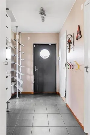 5-Bed-Rooms House with Jacuzzi, Free Parking, and 2 Toilets-Bath in Malmö