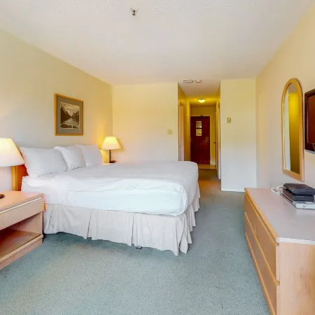 Cozy Room at Glacier Lodge