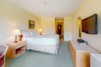 Cozy Room at Glacier Lodge - spa