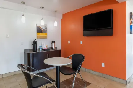 Motel 6 Bryan, TX - University Area