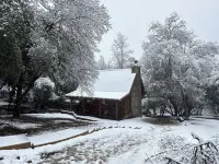 Beautiful Apple Valley Cabin in Sonora on 3.5 Acres walk to Indigeny Ciderworks
