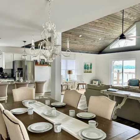 Level Seneca Lakefront Chalet-Gorgeous Sunsets 3,510 sq. ft.