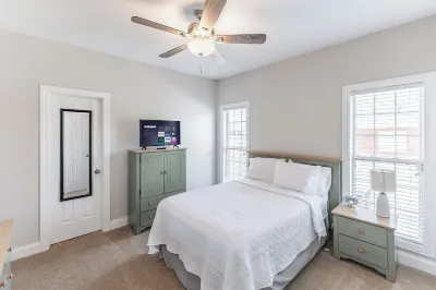 Tranquil 4-bedroom spacious home in charming Huntsville