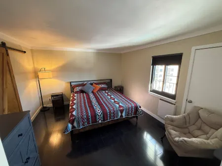 Amazing 2 Bed/2 Bath Ski-in & Ski-Out with Night Skiing.  Sleeps 8 Comfortably