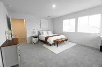 Spacious New 4-bedroom Family Friendly House in Elk Grove with WiFi and Parking Hotels near Safeway
