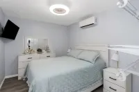 Cozy Modern Studio Getaway in Pinellas Park