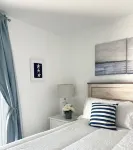 Charming 2/2 Oceanfront condo in N. Myrtle Beach, Pets, top floor balcony view. Hotels near T.I.G.E.R.S. Preservation Station