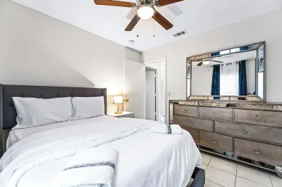 stunning 4-bedroom house, only 10 minutes from downtown Dallas! Hotels near Walmart Supercenter