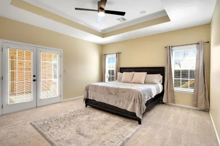 Luxury Villa Near A&M w/Grand Hall & Game Room