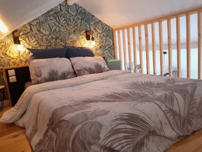 20 minutes from Disney! Tiny House at the bottom of the garden, ideal for families.