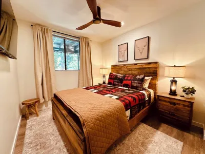 Cozy 4-bedroom cabin in charming Prescott pines, minutes to Goldwater Lake