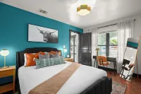 Most Epic Austin Experience! Sleeps 14 + Heated Pool + Spa + Cabanas + Speakeasy