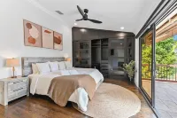 Tiki Escape: Heated Pool & Luxe King Suite