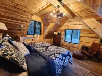 Play House, Hot Tub, w/ Beautiful Views. Quaint, Cozy, & Peaceful.