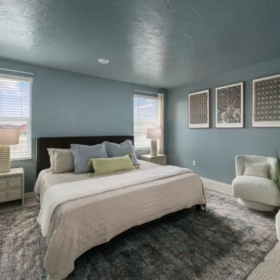 Urban Zen - 4 Bedroom Home - Kennewick