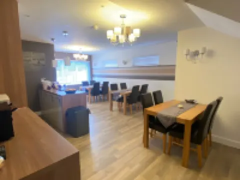 Deepcut Lodge Bed & Breakfast Self Service Hotels in Deepcut
