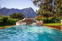 Banhoek Corner Guesthouse - Bed and Breakfasts