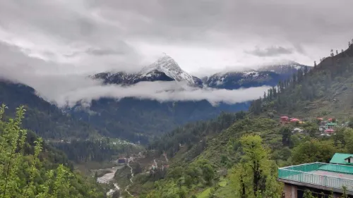 The FullMoon Cafe Hotels in Tosh