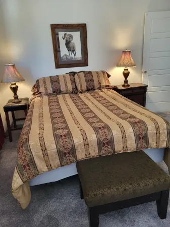 Soothing 1 level 4-bedroom duplex with WiFi in Laramie