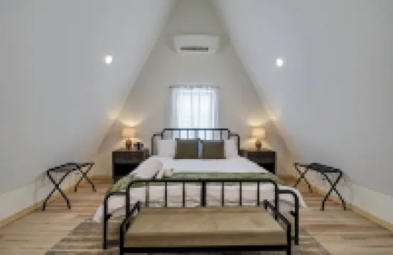 Cozy Modern A-Frame with Hot tub, Fireplace, soak tub & Games