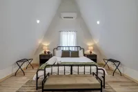 Cozy Modern A-Frame with Hot tub, Fireplace, soak tub & Games