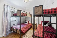 Cozy Private Chalet-Close to Skiing with Hot Tub-Pet Friendly - balcón