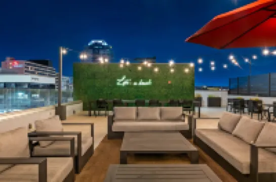 โรงแรม Mai ดาวน์ทาวน์ลองบีช