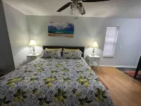 Beautiful House Sleeps 12 - Hot Tub - Breakfast - Walk to Beach Hotels near Rick Seltzer Park