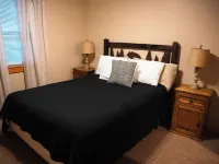 Charming 2-bedroom cottage with loft, AC, and WiFi on peaceful 295-acre property Hotels in Conway County