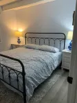Charming updated 3-bedroom house in Lackawaxen with HOT TUB