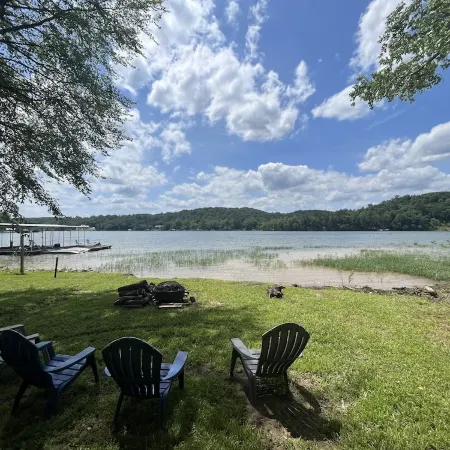 Beautiful Smith lake Home on a lazy sloping lot!!! No Stairs to the water!!!