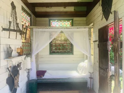 Stand alone Casita. Very private with pool and spa.