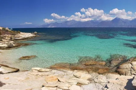 Quiet mini villa by the sea 200 meters from the beach, Haute-Corse