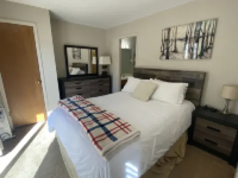 Eagle Point Resort Condo steps from Lodge & Ski Lift!