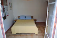 Farmhouse with pool, near Nimes, for 10 people, ideal family gathering.