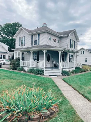 Charming 4+ Bedroom House minutes from Downtown Port Clinton