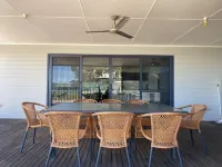 Relax and enjoy the beach air. 2 mins walk to the beach.