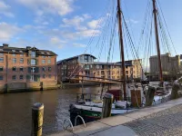 Simmerdeis at the harbor with exclusive sea view