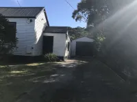 Old School Beach House Hotels in Venus Bay