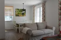 Fantastic apartment in a thatched house (ground floor) with large terrace and child-friendly garden
