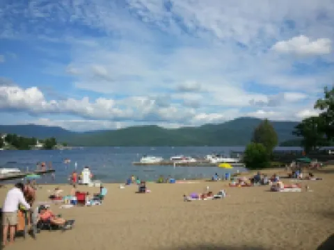 Family Fun & Sun in Bolton - walking distance to town, beaches, & lake 博爾頓住宿飯店