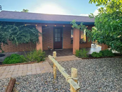 Overlook the valley, hike, wine taste, relax! 2BR Hotels near Horsin' Around Adventures (Sedona, AZ)