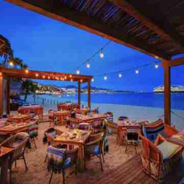 Beachfront Villa 1 at Hacienda Beach Club on Medano Beach Dining/Meeting Rooms