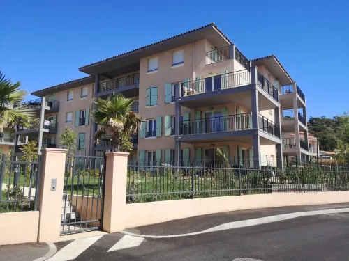 APARTMENT T3 62 M² with TERRACE GARDEN 62 M² SWIMMING POOL CLIMATIZATION