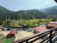 Mavro Uzungöl Hotels in Caykara