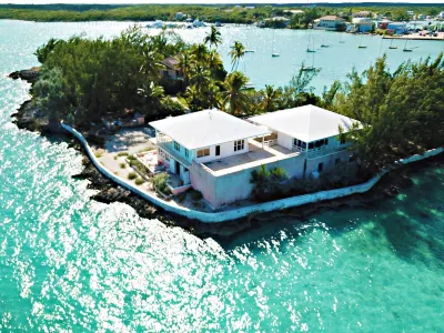 The feeling of an Island apart, surrounded by water! Convenient location.